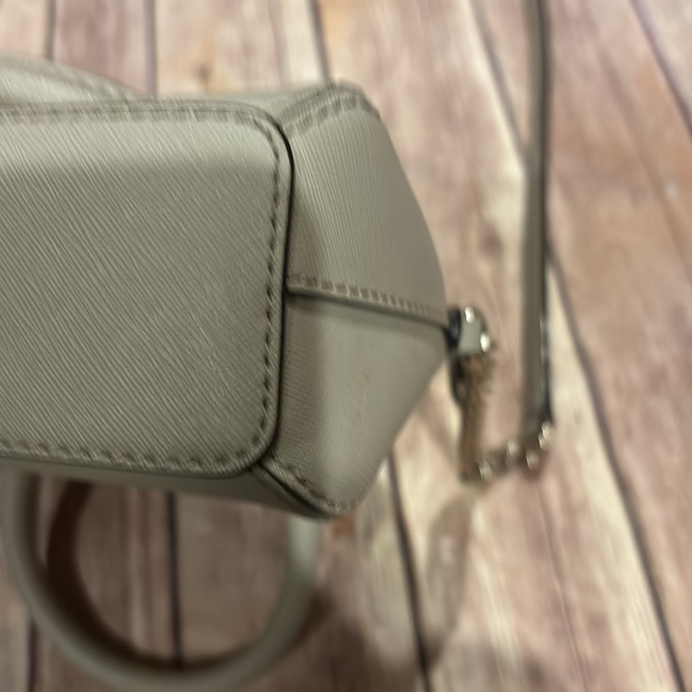 Kate Spade mini bag with gold hardware crossbody strap GUC - Picture 8 of 9